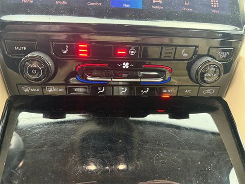 Used 2021 Jeep Grand Cherokee L Limited image 33