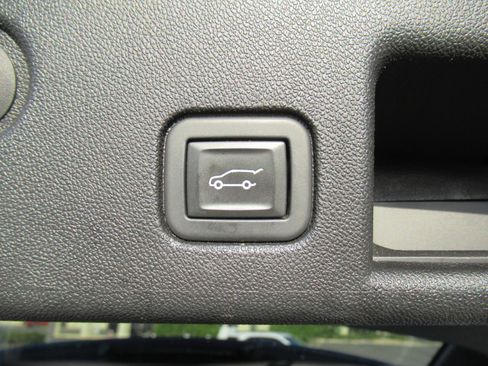 Used 2020 Chevrolet Equinox LT FWD image 34
