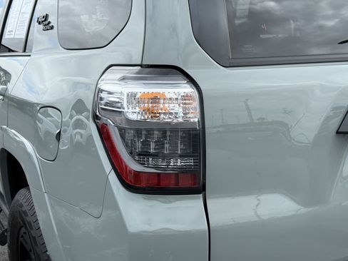 Used 2022 Toyota 4Runner TRD Off-Road Premium w/ Moonroof Package AWD/4WD image 10