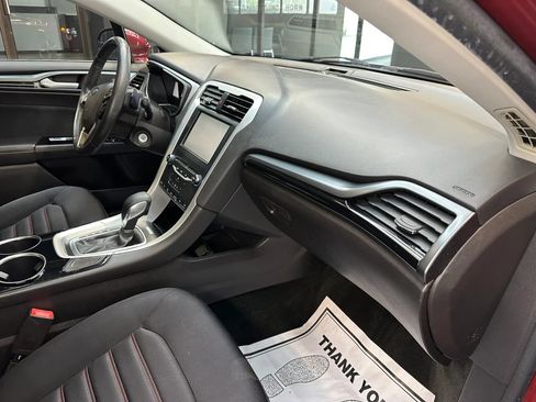 Used 2014 Ford Fusion SE FWD image 32