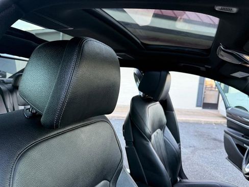 Used 2018 BMW 750i xDrive image 18