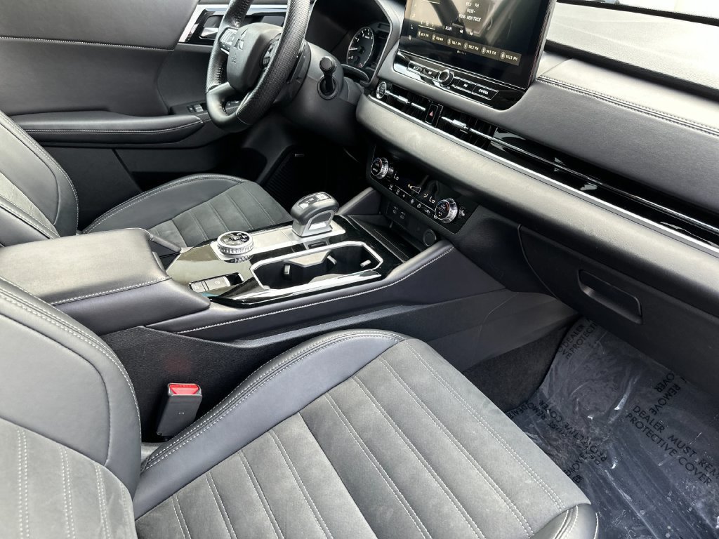 Used 2025 Mitsubishi Outlander SE AWD/4WD image 16