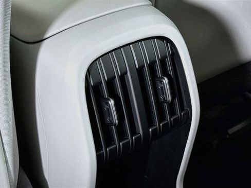 Certified 2025 Hyundai Kona SEL AWD/4WD image 25