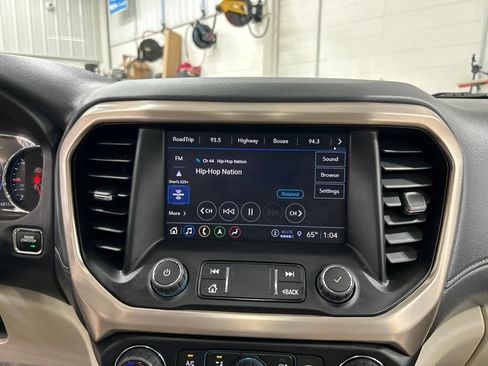 Used 2023 GMC Acadia Denali w/ Denali Technology Package AWD/4WD image 22