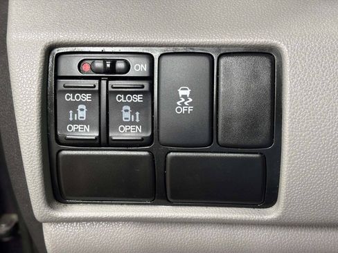 Used 2016 Honda Odyssey SE image 30