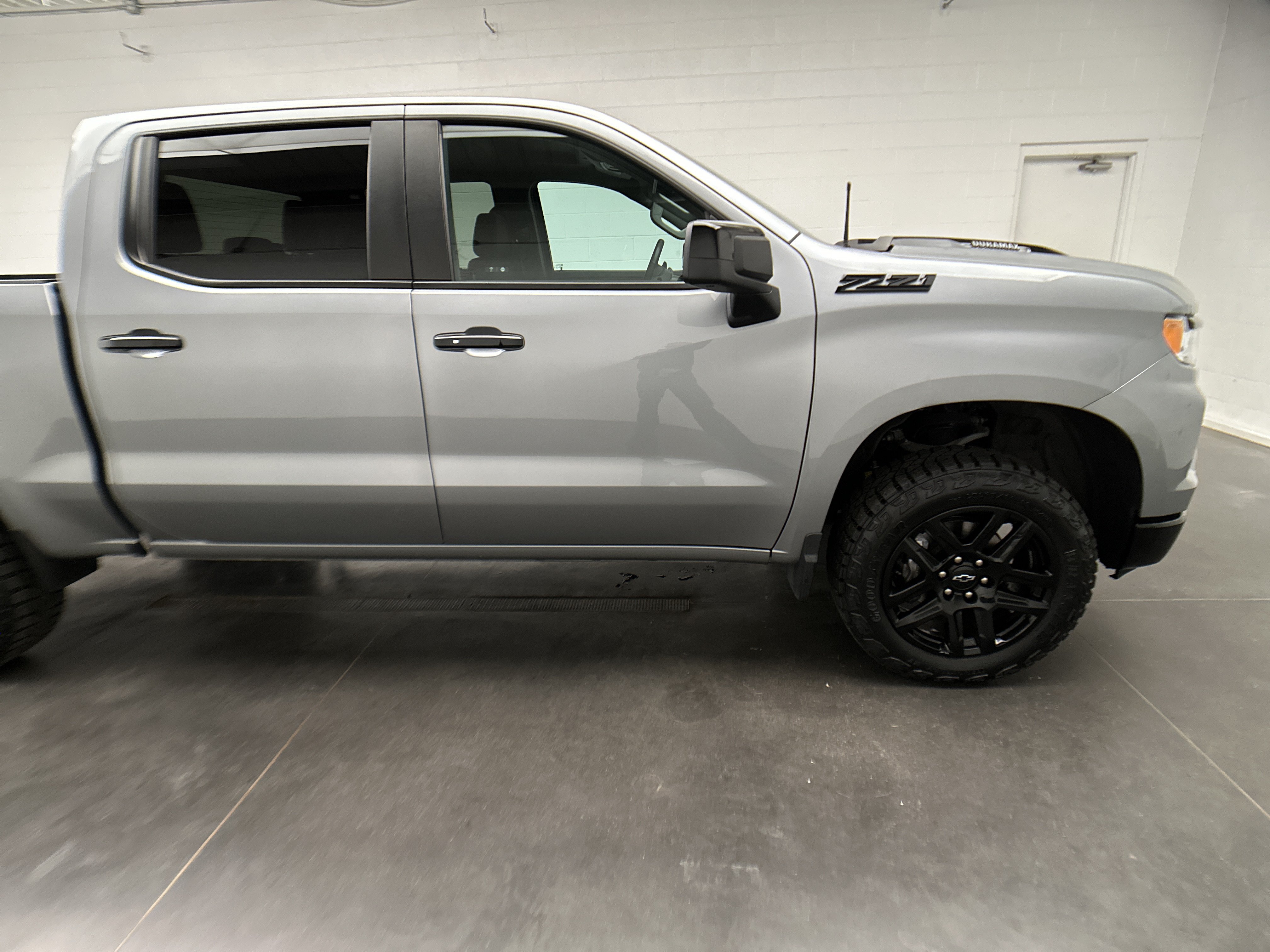 Used 2024 Chevrolet Silverado 1500 LT Trail Boss w/ LPO, Dark Essentials Package AWD/4WD image 10