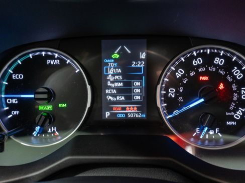 Used 2022 Toyota RAV4 LE image 22