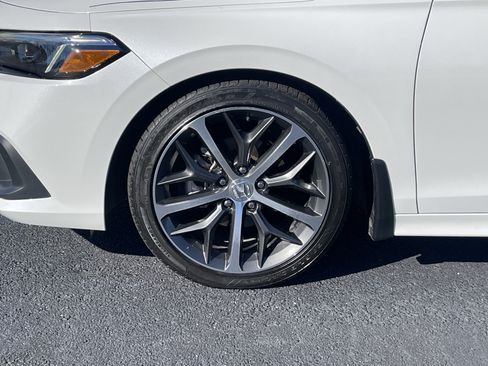 Certified 2024 Honda Civic Touring image 32