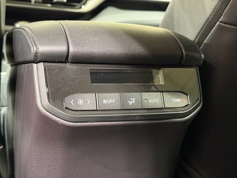 Certified 2023 Toyota Highlander XLE image 22