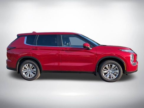 Used 2025 Mitsubishi Outlander ES AWD/4WD image 3