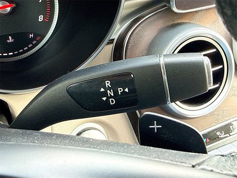 Used 2018 Mercedes-Benz GLC 300 4MATIC w/ Multimedia Package image 18