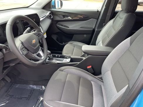 New 2025 Chevrolet TrailBlazer LT w/ Convenience Package FWD image 18