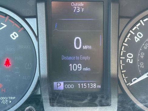 Used 2017 Toyota Tacoma TRD Off-Road image 31