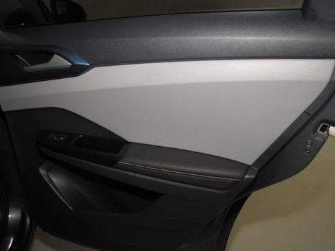 Used 2024 Volkswagen Taos SE FWD image 16