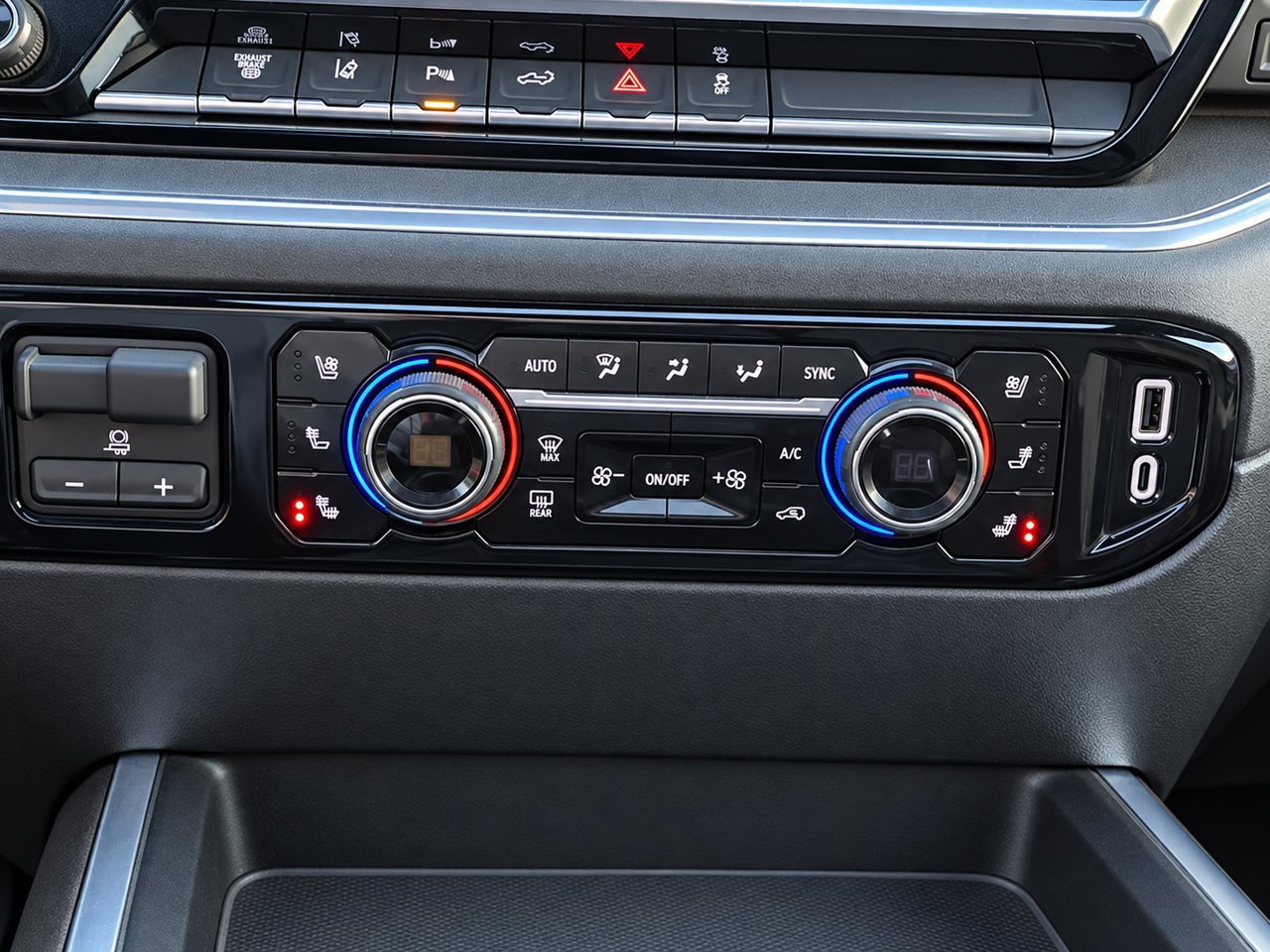 Used 2024 Chevrolet Silverado 3500 High Country w/ High Country Premium Package AWD/4WD image 23
