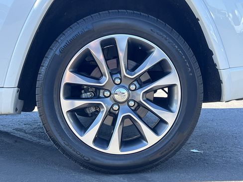 Used 2018 Jeep Grand Cherokee Overland AWD/4WD image 13