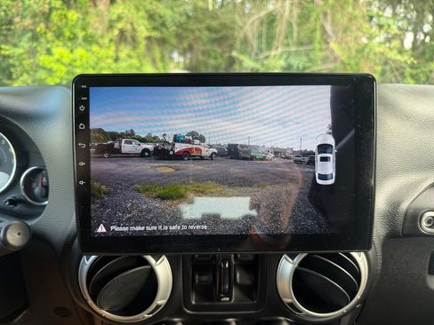 Used 2017 Jeep Wrangler Unlimited Sahara w/ Max Tow Package AWD/4WD image 32