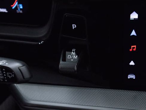 Certified 2025 Porsche Cayenne AWD/4WD image 31