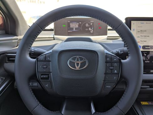 Used 2026 Toyota C-HR AWD/4WD image 18