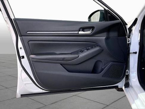 Certified 2025 Nissan Altima 2.5 SV FWD image 21