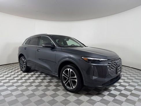 Used 2025 Audi Q5 Premium w/ Convenience Package AWD/4WD image 1