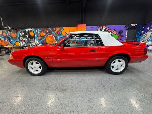 Used 1992 Ford Mustang LX RWD image 2