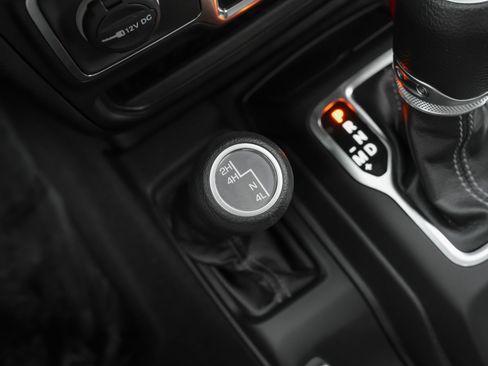 Used 2024 Jeep Gladiator Sport AWD/4WD image 17