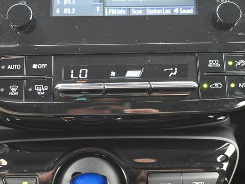 Certified 2019 Toyota Prius XLE AWD/4WD image 21
