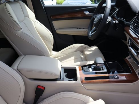 Used 2024 Audi Q5 e Prestige w/ Prestige Package AWD/4WD image 14