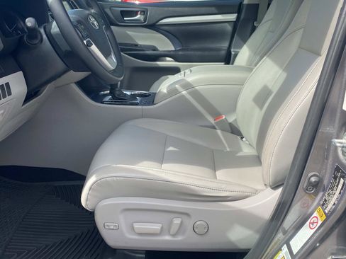 Used 2019 Toyota Highlander XLE image 15