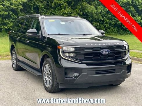 Used 2025 Ford Expedition Max Active AWD/4WD image 1