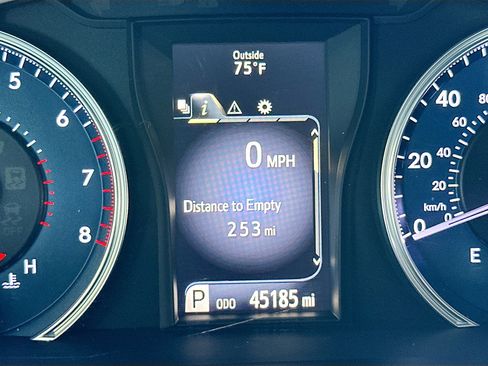 Used 2016 Toyota Camry LE image 12