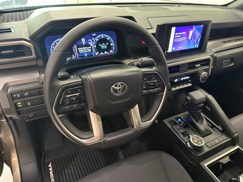 Certified 2025 Toyota Tacoma TRD Off-Road AWD/4WD image 2