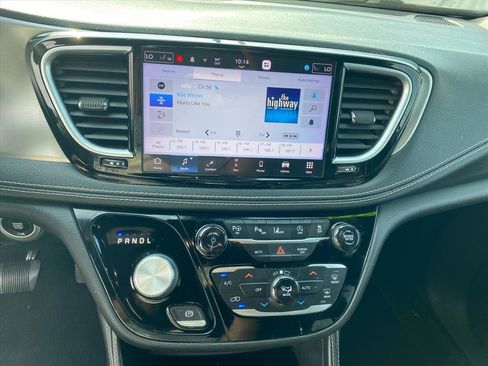 Used 2022 Chrysler Pacifica Limited w/ S Appearance Package FWD image 11