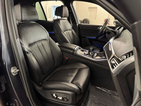 Used 2021 BMW X5 M50i image 52