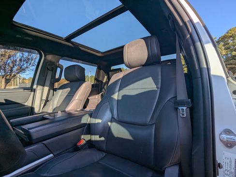 Used 2022 Toyota Tundra Platinum image 9