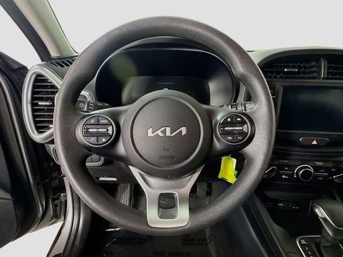 Used 2025 Kia Soul LX w/ LX Technology Package FWD image 11