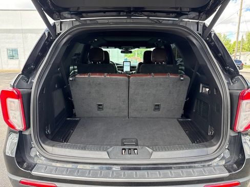 Used 2022 Ford Explorer Platinum w/ Equipment Group 601A AWD/4WD image 29