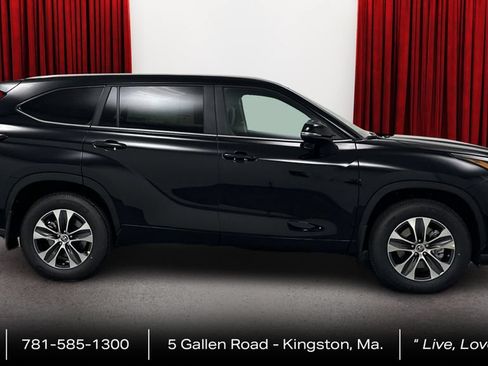 Certified 2024 Toyota Highlander XLE AWD/4WD image 4