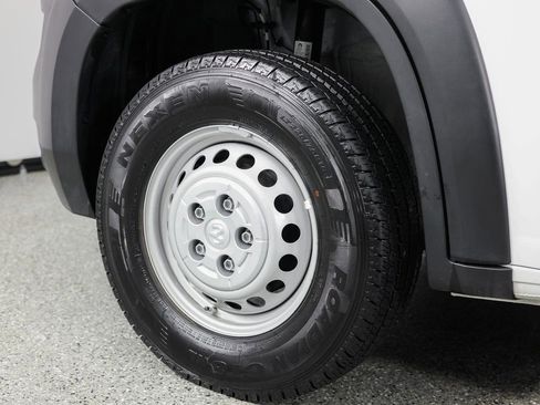 Used 2024 RAM ProMaster 2500 w/ Convenience Group image 6