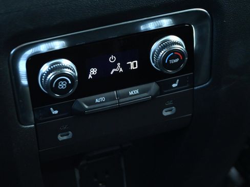 Used 2024 GMC Yukon XL Denali AWD/4WD image 28