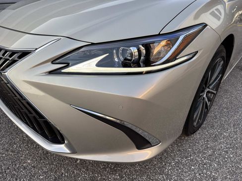 Certified 2024 Lexus ES 350 w/ Premium Package image 9