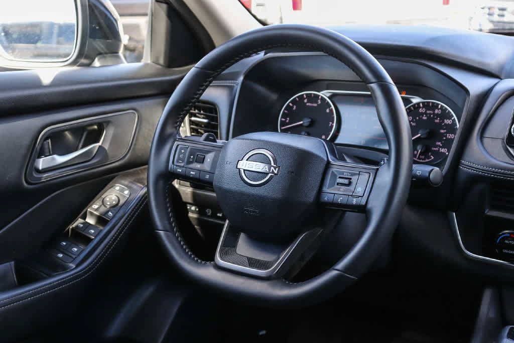 Used 2026 Nissan Rogue SV FWD image 14
