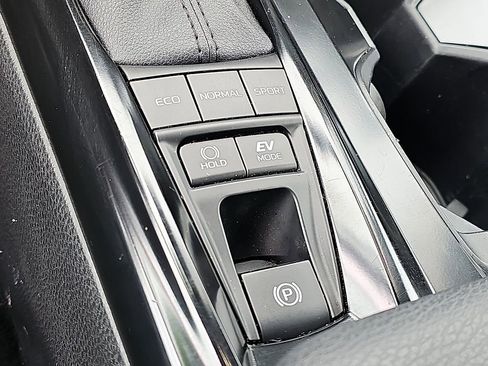 Used 2025 Toyota Camry SE image 23