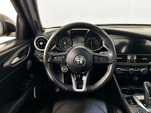 Used 2022 Alfa Romeo Giulia Veloce image 25