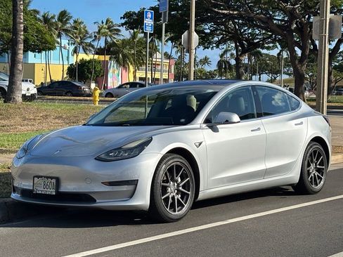 Used 2018 Tesla Model 3 Mid Range RWD image 1