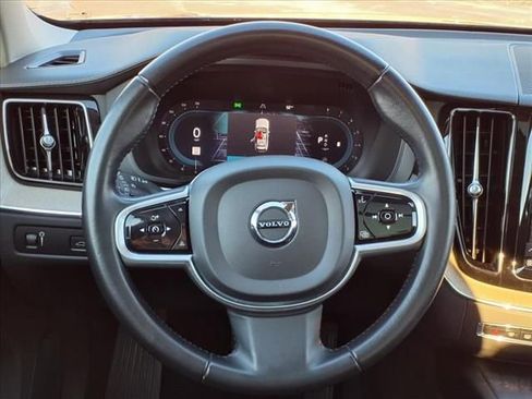 Used 2022 Volvo XC60 B5 Inscription w/ Advanced Package image 9