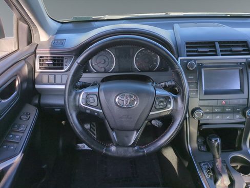 Used 2016 Toyota Camry SE image 12