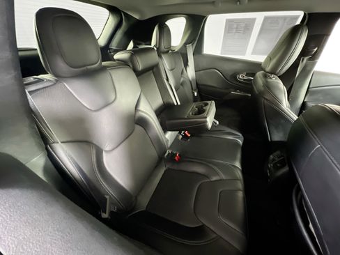 Used 2022 Jeep Cherokee Limited image 26