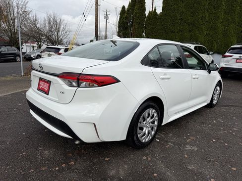 Used 2022 Toyota Corolla LE image 9